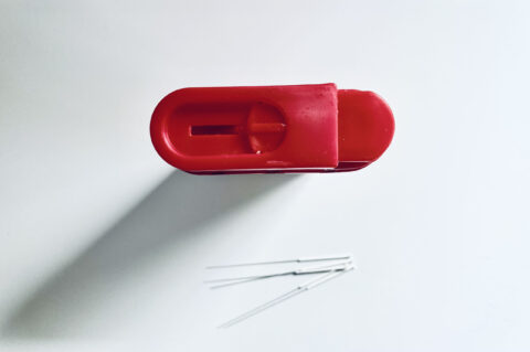 pojemnik na zużyte igły