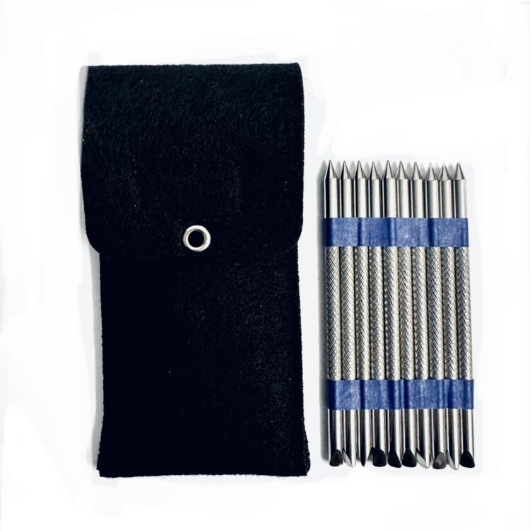 Piny są odporne na uszkodzenia i korozję, co zapewnia ich długą żywotność oraz bezpieczeństwo stosowania.