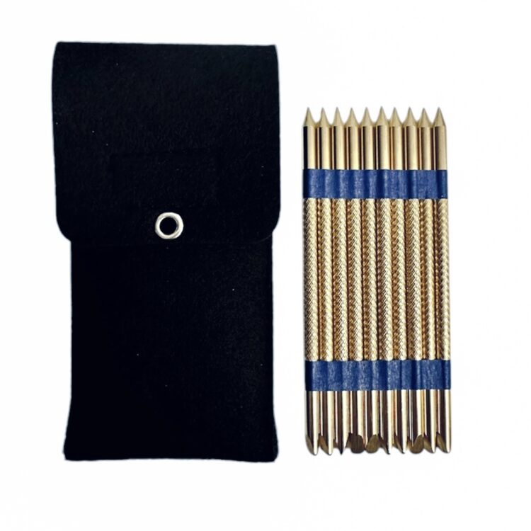 Piny mosiężne moletowane 10 szt. + etui