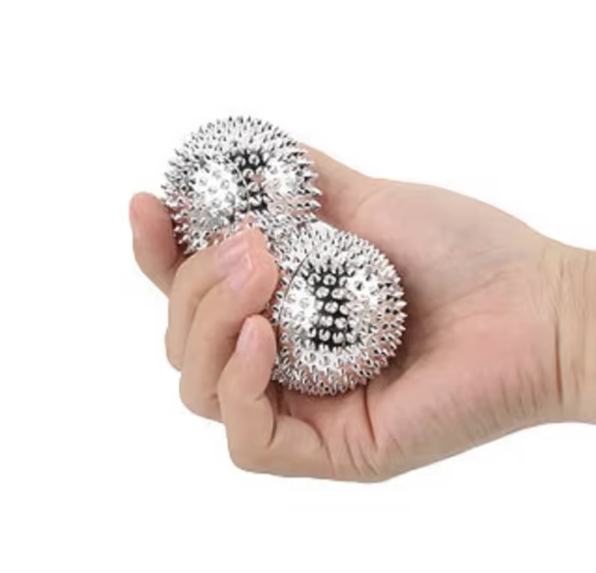 kulki do masażu Zestaw 2 srebrnych kulek do masażu magnetycznego pokazanych w dłoni – akcesoria akupresurowe na napięcie mięśni, stres i regenerację organizmu